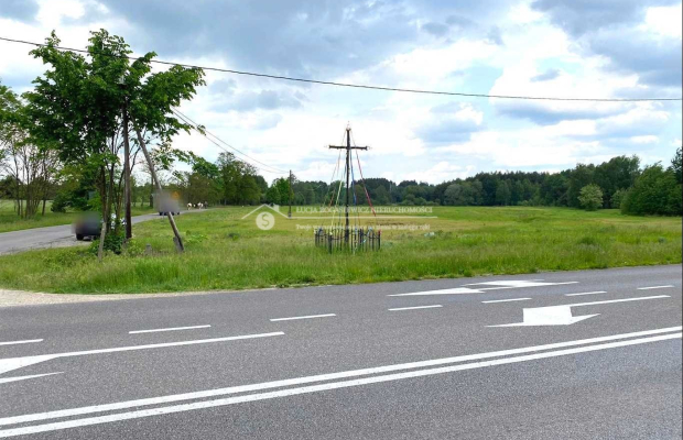 Na sprzedaż działka budowlana o pow. 41 064  m2. W dobrej lokalizacji drogi powiatowej prowadzącej na Nisko, Stalową Wolę.  

 