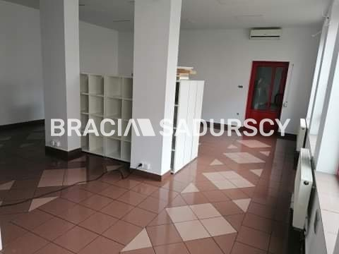 Budynek handlowo-mieszkanly Centrum Skawiny