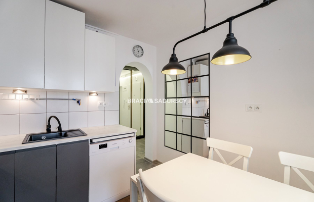 2 pok z osobną kuchnią i balkonem ul. Lipska