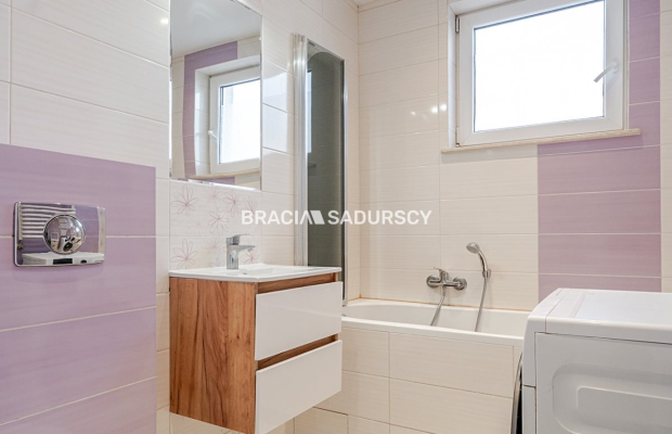 Fajne 2 pokojowe z dużym balkonem- 29. Listopada.