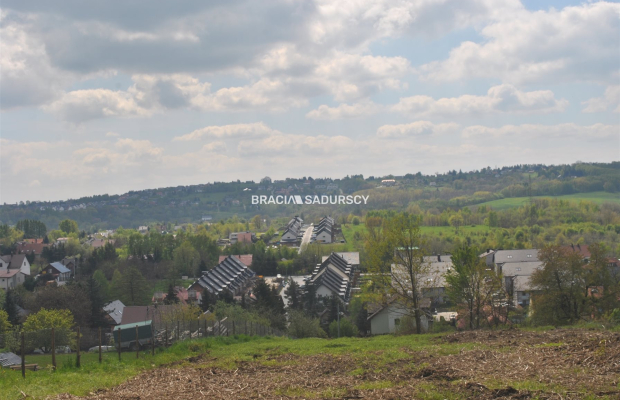 Działk MN2 przy ul. Magnoliowej w Wieliczce.