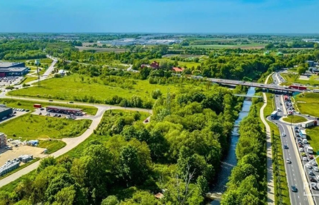 Teren inwestycyjny przy centrum handlowym ARENA