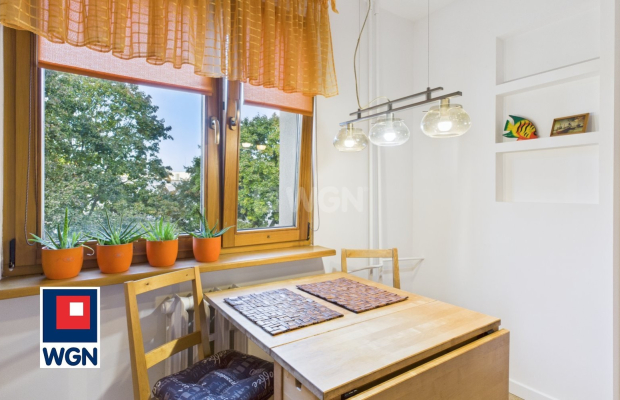 Na sprzedaż przestronne i funkcjonalne mieszkanie o powierzchni 63,30 m2.  
  
Mieszkanie znajduje się w doskonale skomunikowan