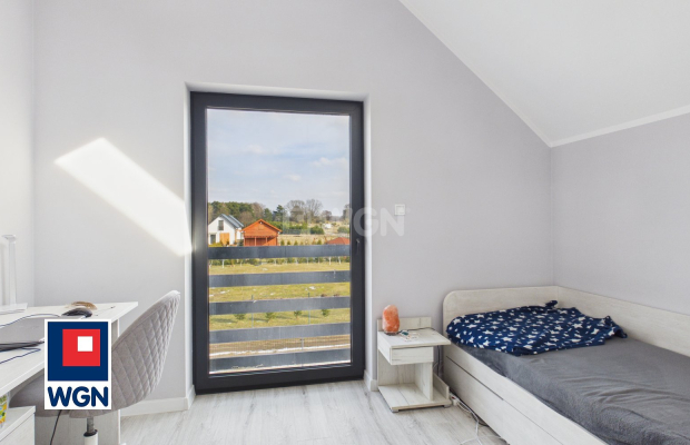 Jesiona, dom 93 m2, działka 2552 m2, sprzedam, 890 000 zł.  
  
Oferujemy na sprzedaż nowo wybudowany dom o powierzchni 93 m2. 