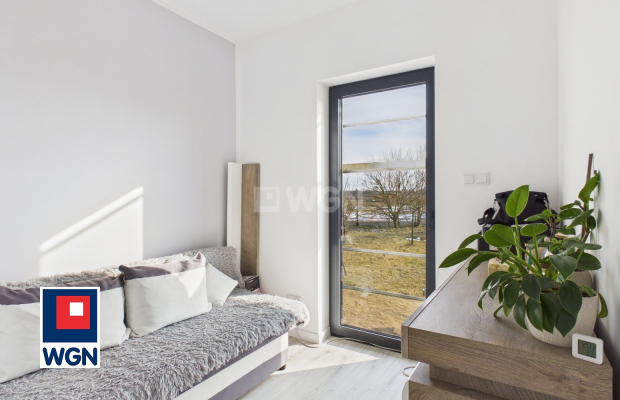 Jesiona, dom 93 m2, działka 2552 m2, sprzedam, 890 000 zł.  
  
Oferujemy na sprzedaż nowo wybudowany dom o powierzchni 93 m2. 