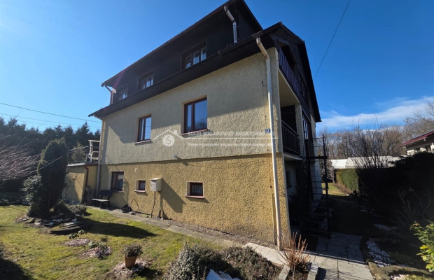 Ustroń | Dom wolnostojący | 328 m² | 11 pokoi | działka 758 m² 

 PODSTAWOWE PARAMETRY 

 Powierzchnia użytkowa: ok. 328 m² 
Ko