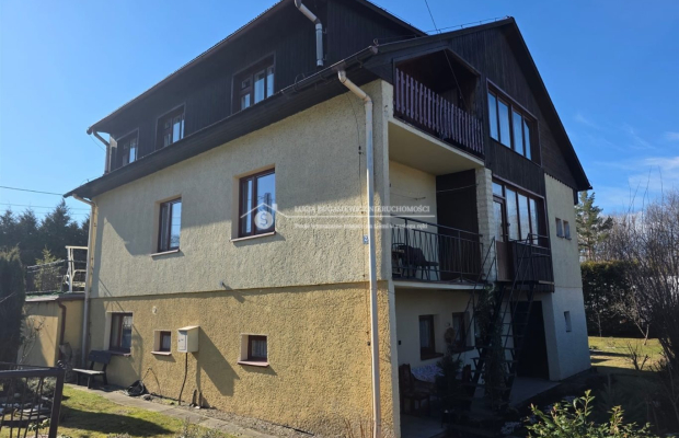 Ustroń | Dom wolnostojący | 328 m² | 11 pokoi | działka 758 m² 

 PODSTAWOWE PARAMETRY 

 Powierzchnia użytkowa: ok. 328 m² 
Ko