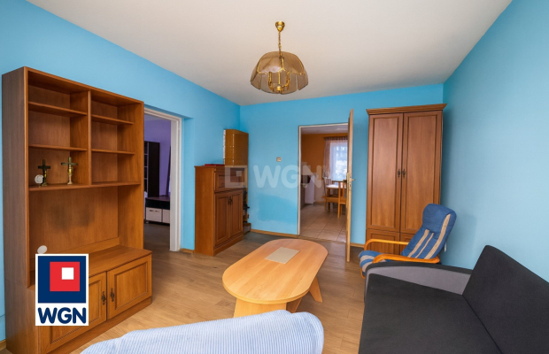 Oferujemy na sprzedaż dwupiętrową kamienicę zlokalizowaną przy ulicy Ks. Jana Skiby o powierzchni całkowitej ok 140 m2.  
  
Na