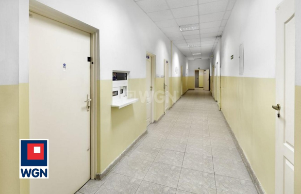 Ełk, budynek biurowy, 2564 m2, sprzedam, 1 450 000 zł, netto.  
  
Na sprzedaż budynek biurowy na dużej działce z dostępem do h