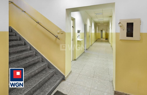 Ełk, budynek biurowy, 2564 m2, sprzedam, 1 450 000 zł, netto.  
  
Na sprzedaż budynek biurowy na dużej działce z dostępem do h