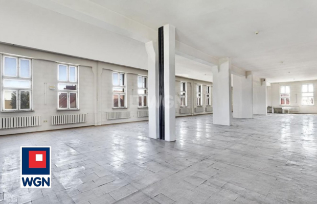 Ełk, budynek biurowy, 2564 m2, sprzedam, 1 450 000 zł, netto.  
  
Na sprzedaż budynek biurowy na dużej działce z dostępem do h