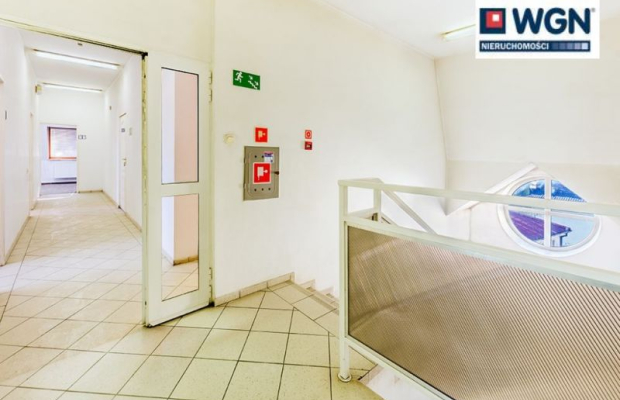 Kętrzyn, budynek biurowy, 1035 m2, sprzedam, 1 000 000 zł, netto.  
  
Na sprzedaż budynek o funkcji biurowo-usługowej w centru