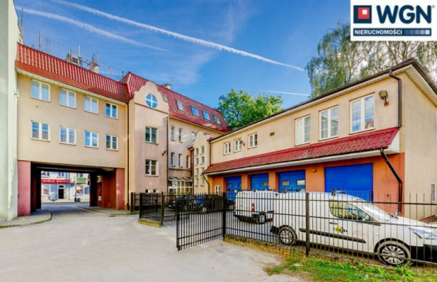 Kętrzyn, budynek biurowy, 1035 m2, sprzedam, 1 000 000 zł, netto.  
  
Na sprzedaż budynek o funkcji biurowo-usługowej w centru