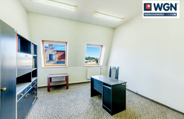 Kętrzyn, budynek biurowy, 1035 m2, sprzedam, 1 000 000 zł, netto.  
  
Na sprzedaż budynek o funkcji biurowo-usługowej w centru