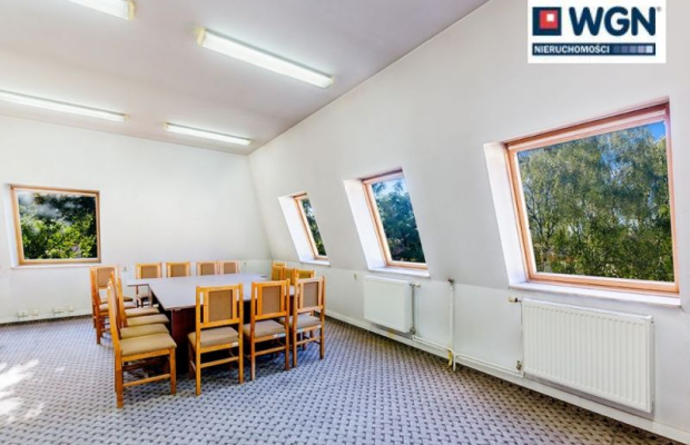 Kętrzyn, budynek biurowy, 1035 m2, sprzedam, 1 000 000 zł, netto.  
  
Na sprzedaż budynek o funkcji biurowo-usługowej w centru