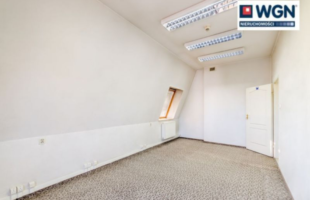 Kętrzyn, budynek biurowy, 1035 m2, sprzedam, 1 000 000 zł, netto.  
  
Na sprzedaż budynek o funkcji biurowo-usługowej w centru