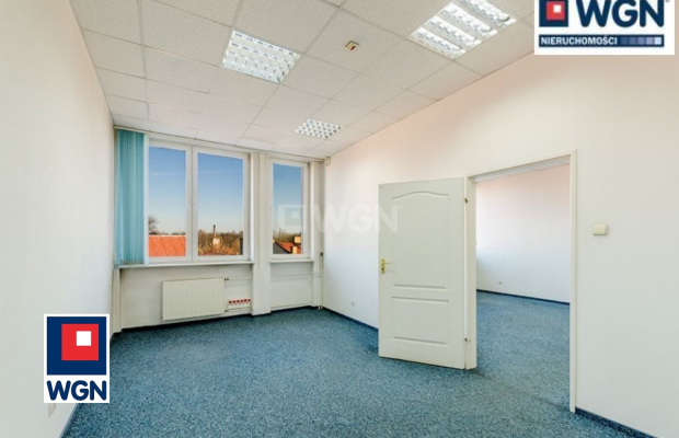 Łask, budynek biurowo-techniczny, 1850 m2, sprzedam, 530 000 zł, netto.  
  
Na sprzedaż budynek biurowy z budynkiem techniczny