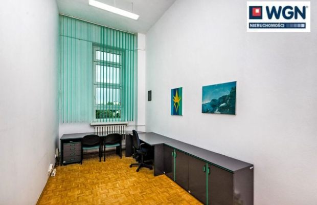 Włocławek, budynek biurowo-techniczny, 1765 m2, sprzedam, 1 190 000 zł.  
  
Przedmiotem sprzedaży jest prawo użytkowania wiecz