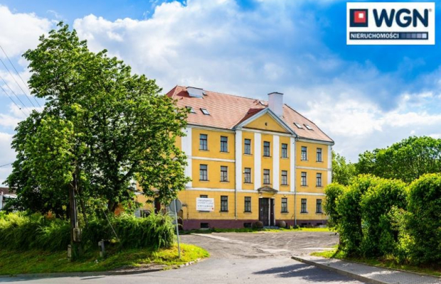 Brześć Kujawski, obiekt biurowo-techniczny, 961 m2, sprzedam, 790 000 zł netto.  
  
Historyczny budynek pod inwestycję.  
  
P