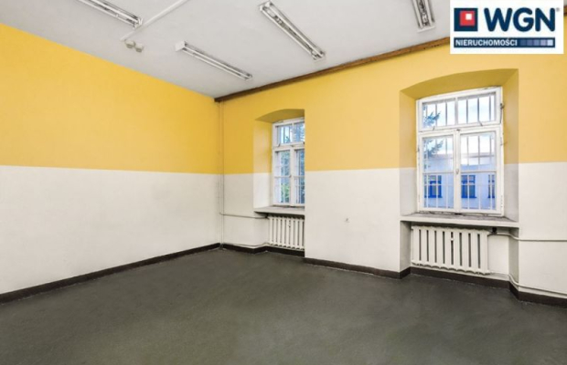 Brześć Kujawski, obiekt biurowo-techniczny, 961 m2, sprzedam, 790 000 zł netto.  
  
Historyczny budynek pod inwestycję.  
  
P