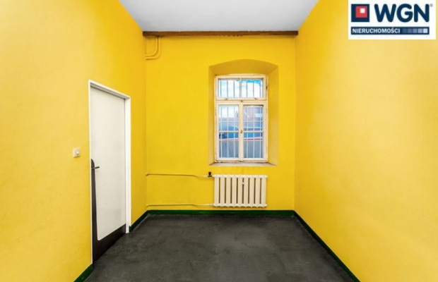 Brześć Kujawski, obiekt biurowo-techniczny, 961 m2, sprzedam, 790 000 zł netto.  
  
Historyczny budynek pod inwestycję.  
  
P