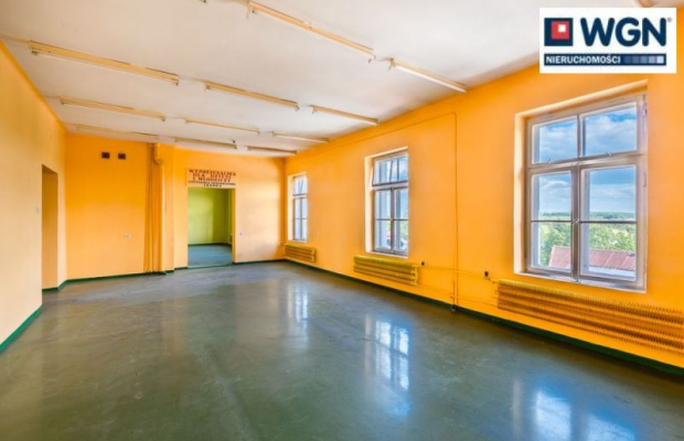 Brześć Kujawski, obiekt biurowo-techniczny, 961 m2, sprzedam, 790 000 zł netto.  
  
Historyczny budynek pod inwestycję.  
  
P