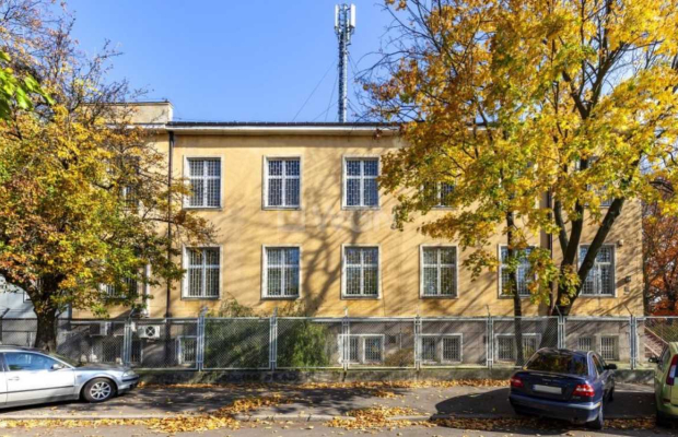 Warszawa, budynki biurowo-techniczne, 1274 m2, sprzedam, 2 500 000 zł, netto.  
  
Budynek biurowo-mieszkalny w Warszawie - dzi