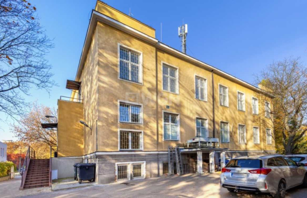 Warszawa, budynki biurowo-techniczne, 1274 m2, sprzedam, 2 500 000 zł, netto.  
  
Budynek biurowo-mieszkalny w Warszawie - dzi