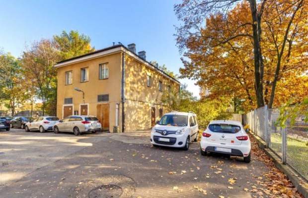 Warszawa, budynki biurowo-techniczne, 1274 m2, sprzedam, 2 500 000 zł, netto.  
  
Budynek biurowo-mieszkalny w Warszawie - dzi