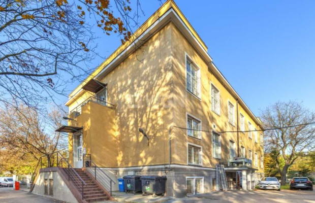 Warszawa, budynki biurowo-techniczne, 1274 m2, sprzedam, 2 500 000 zł, netto.  
  
Budynek biurowo-mieszkalny w Warszawie - dzi