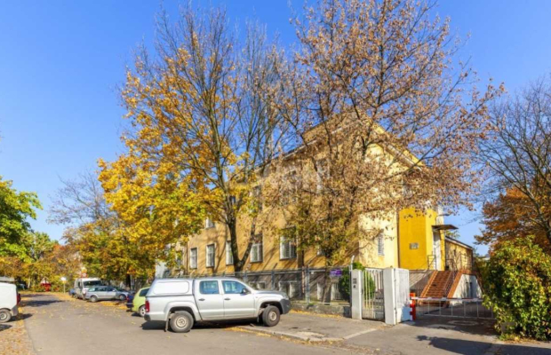 Warszawa, budynki biurowo-techniczne, 1274 m2, sprzedam, 2 500 000 zł, netto.  
  
Budynek biurowo-mieszkalny w Warszawie - dzi