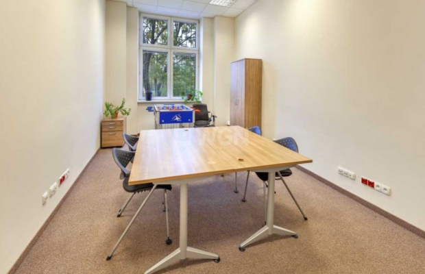 Warszawa, budynki biurowo-techniczne, 1274 m2, sprzedam, 2 500 000 zł, netto.  
  
Budynek biurowo-mieszkalny w Warszawie - dzi