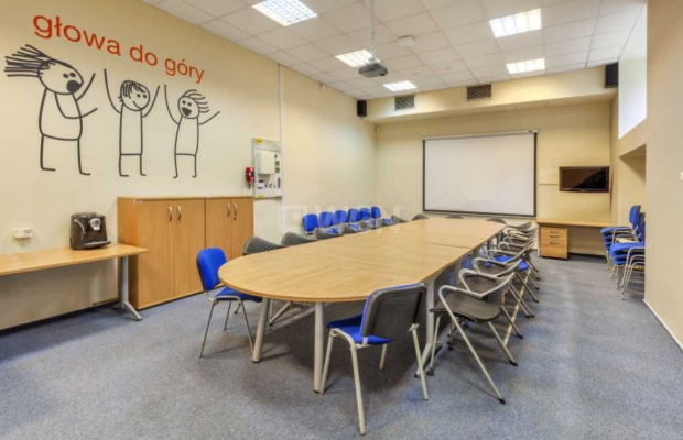 Warszawa, budynki biurowo-techniczne, 1274 m2, sprzedam, 2 500 000 zł, netto.  
  
Budynek biurowo-mieszkalny w Warszawie - dzi