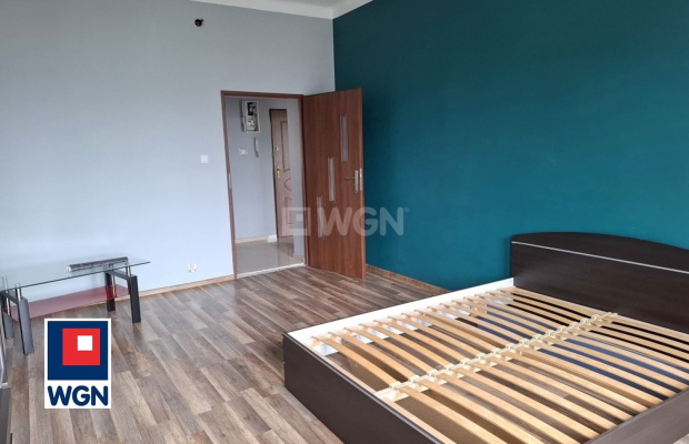 Głogów, mieszkanie, II piętro, pow 67,50 m2, piwnica 19,30 m2, sprzedam, 395 000 zł.  
  
KUPUJĄCY nie płaci prowizji !!!  
  
