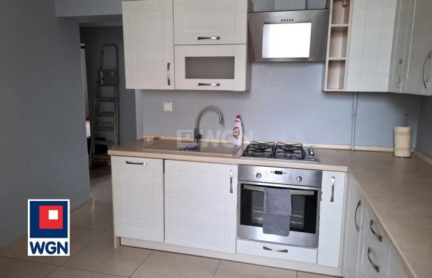 Głogów, mieszkanie, II piętro, pow 67,50 m2, piwnica 19,30 m2, sprzedam, 395 000 zł.  
  
KUPUJĄCY nie płaci prowizji !!!  
  
