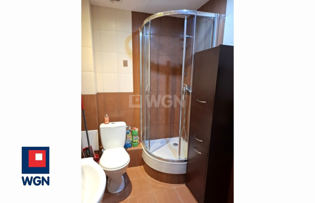 Głogów, mieszkanie, II piętro, pow 67,50 m2, piwnica 19,30 m2, sprzedam, 395 000 zł.  
  
KUPUJĄCY nie płaci prowizji !!!  
  
