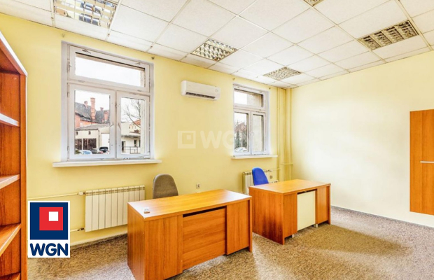 Jarocin, budynki biurowe, 2 866 m2, sprzedam, 1 870 000 PLN, netto. 
 
Działki i budynki pod mieszkania. 
 
Na nieruchomość skł