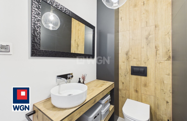 Zapraszam do zapoznania się z wyjątkową ofertą sprzedaży bliźniaka w Lubinie. 
 
Największą siłą tej nieruchomości jest ponad 3