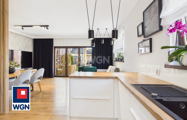 Zapraszam do zapoznania się z wyjątkową ofertą sprzedaży bliźniaka w Lubinie. 
 
Największą siłą tej nieruchomości jest ponad 3