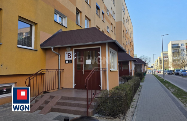 Nowa Sól, mieszkanie, 3 pokoje, 2 piętro, 50 m2, sprzedam, 279 000 zł.  
  
Na sprzedaż mieszkanie do generalnego remontu, poło