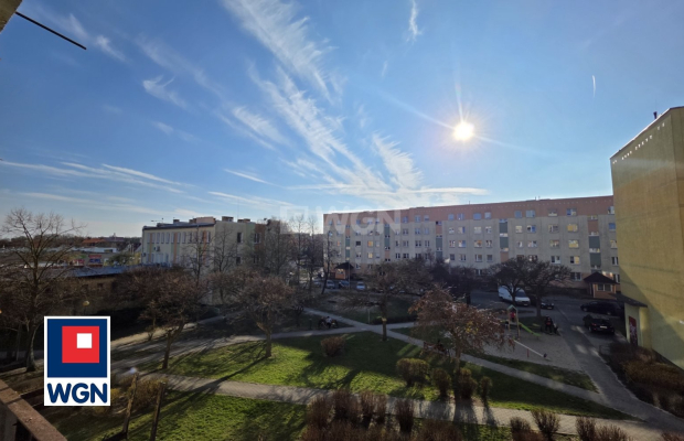 Nowa Sól, mieszkanie, 3 pokoje, 2 piętro, 50 m2, sprzedam, 279 000 zł.  
  
Na sprzedaż mieszkanie do generalnego remontu, poło