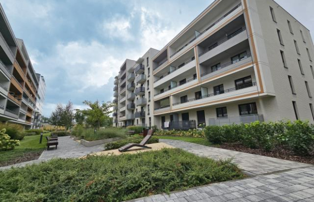 KAWALERKA NA SPOKOJNYM OSIEDLU, UL. DŁUGA