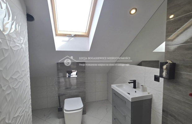 Lokal na wynajem - 60 m² | Usługi, handel, biuro lub cele mieszkalne | Parking w cenie  

 Do wynajęcia funkcjonalny lokal o po