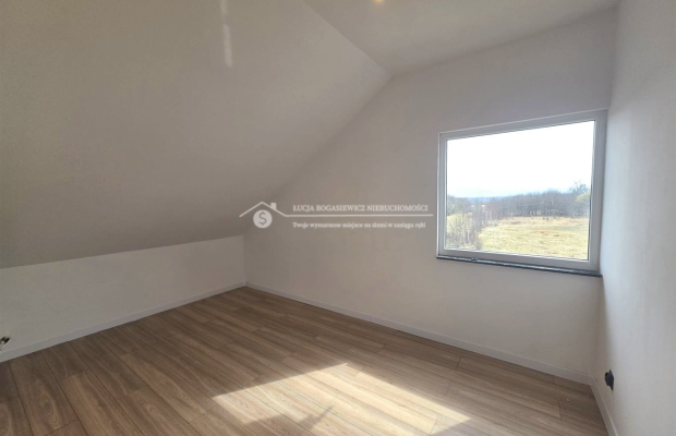 Lokal na wynajem - 60 m² | Usługi, handel, biuro lub cele mieszkalne | Parking w cenie  

 Do wynajęcia funkcjonalny lokal o po