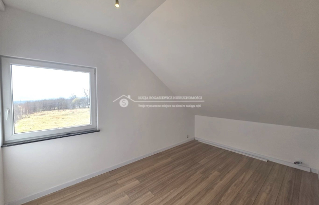 Lokal na wynajem - 60 m² | Usługi, handel, biuro lub cele mieszkalne | Parking w cenie  

 Do wynajęcia funkcjonalny lokal o po