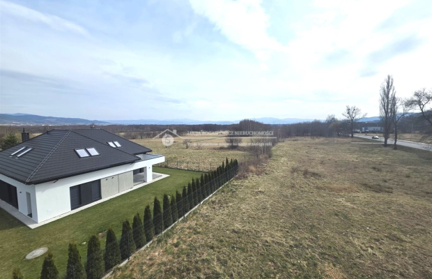 Lokal na wynajem - 60 m² | Usługi, handel, biuro lub cele mieszkalne | Parking w cenie  

 Do wynajęcia funkcjonalny lokal o po