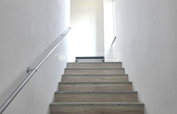 Lokal na wynajem - 60 m² | Usługi, handel, biuro lub cele mieszkalne | Parking w cenie  

 Do wynajęcia funkcjonalny lokal o po