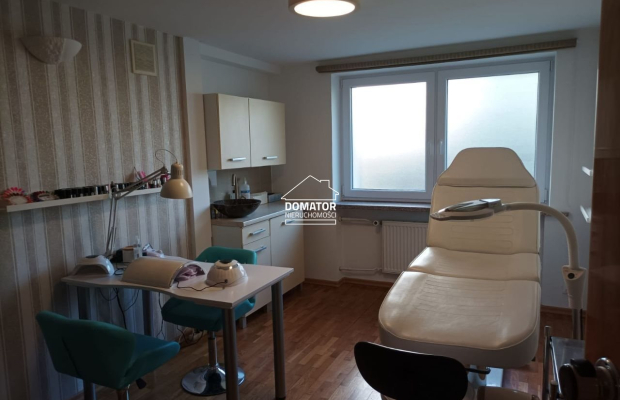 Nieruchomość komercyjna, idealna na prowadzenie działalności gospodarczej z możliwością zamieszkania na osiedlu Bartodzieje.  
