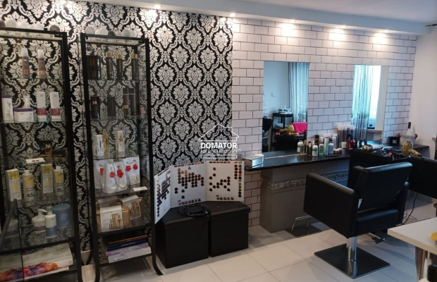 Nieruchomość komercyjna, idealna na prowadzenie działalności gospodarczej z możliwością zamieszkania na osiedlu Bartodzieje.  
