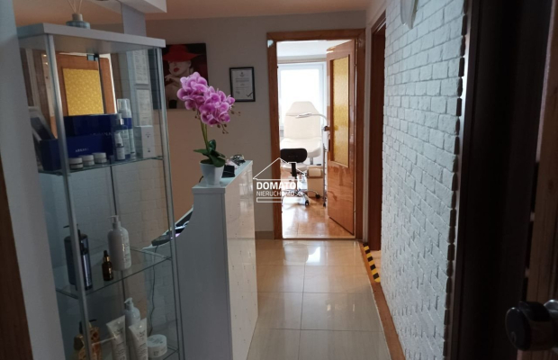 Nieruchomość komercyjna, idealna na prowadzenie działalności gospodarczej z możliwością zamieszkania na osiedlu Bartodzieje.  
